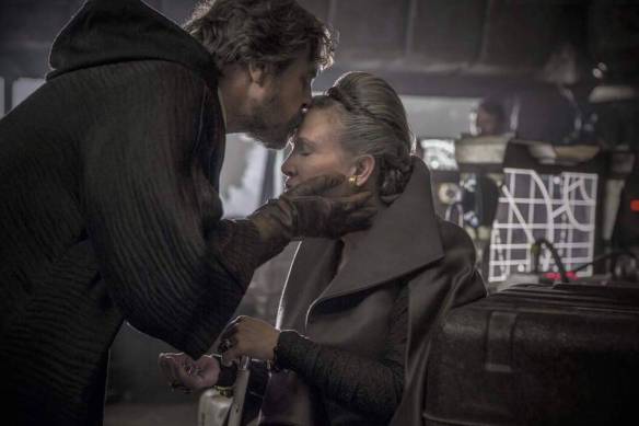 tlj-luke-leia-kiss
